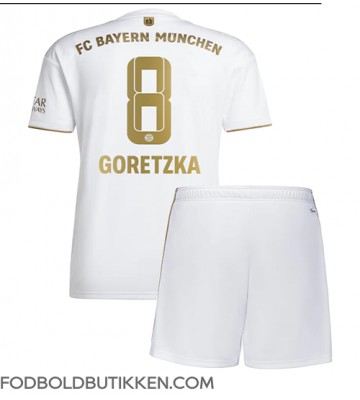 Bayern Munich Leon Goretzka #8 Udebanetrøje Børn 2022-23 Kortærmet (+ Korte bukser)